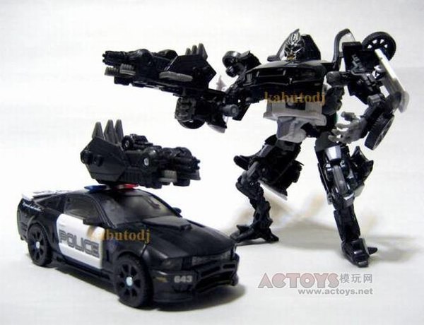 Transformers Dark Of The Moon Deluxe Barricade  (1 of 3)